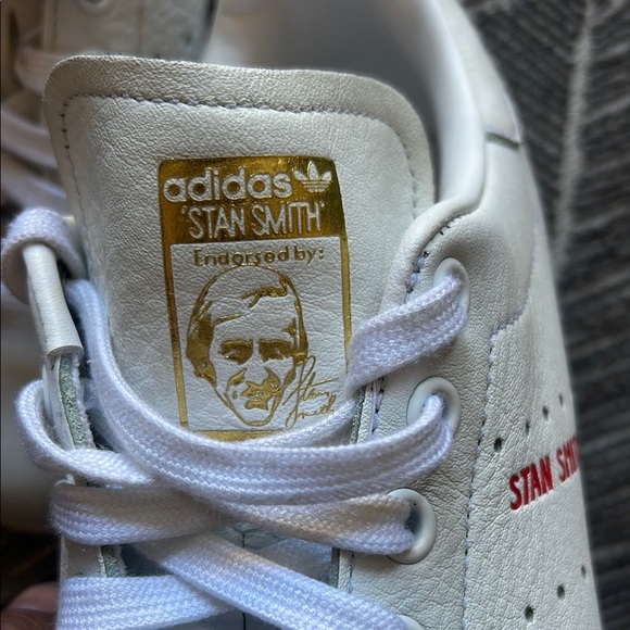 Adidas White and Red Sneakers with Minimalist Design sizes 8 good conditions - Picture 3 of 10